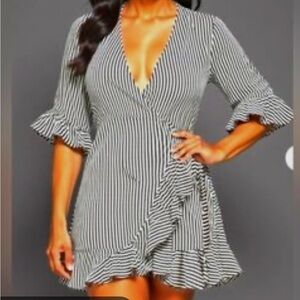 CIEN women’s Striped Black and White Ruffle mini Dress Sz Large juniors nwt